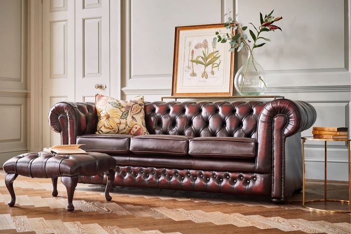 مبل چستر (Chesterfield Sofa)